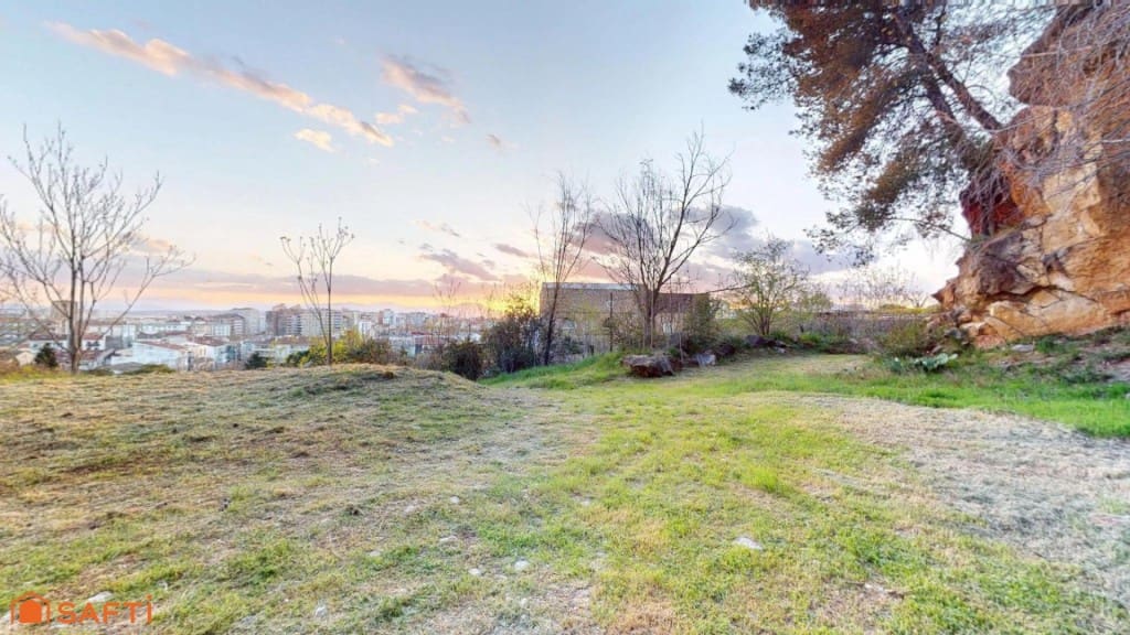 4 bedroom Villa for sale in Girona city with pool garage - € 890,000 (Ref: 9933753)