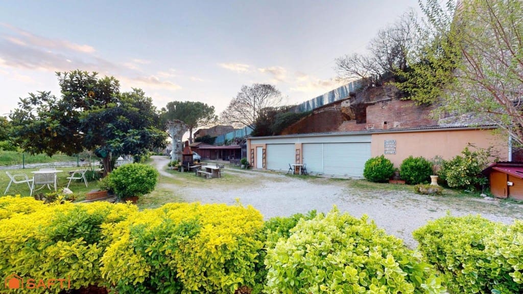 4 bedroom Villa for sale in Girona city with pool garage - € 890,000 (Ref: 9933753)
