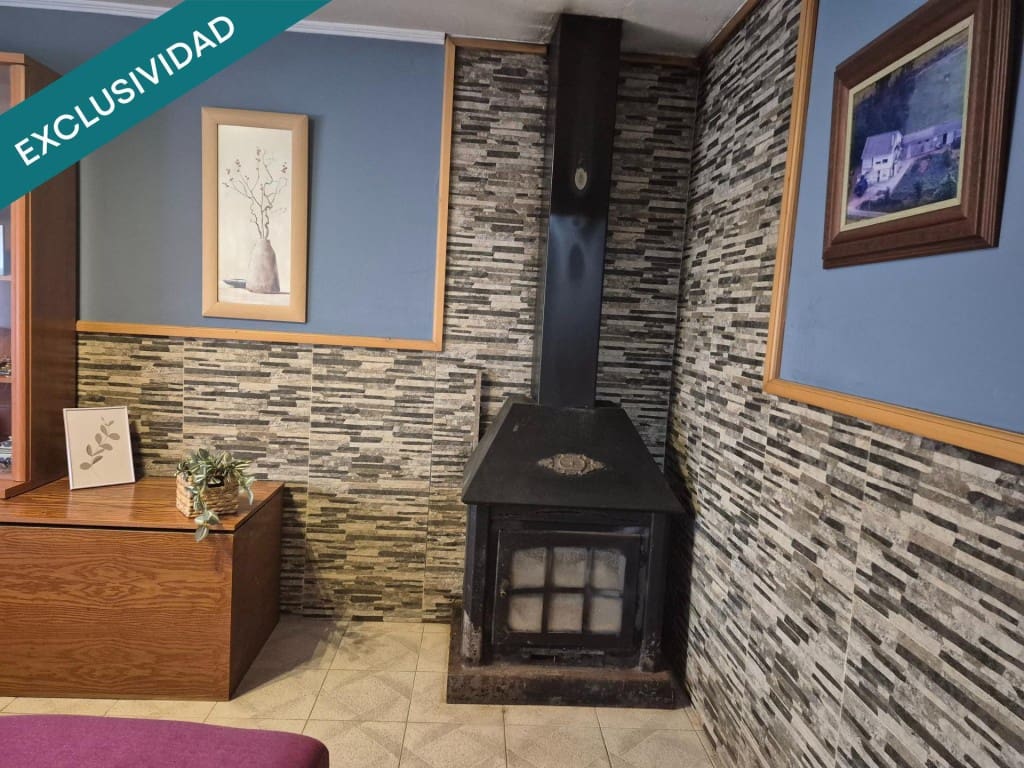 8 bedroom Villa for sale in Naron with garage - € 250,000 (Ref: 9933759)