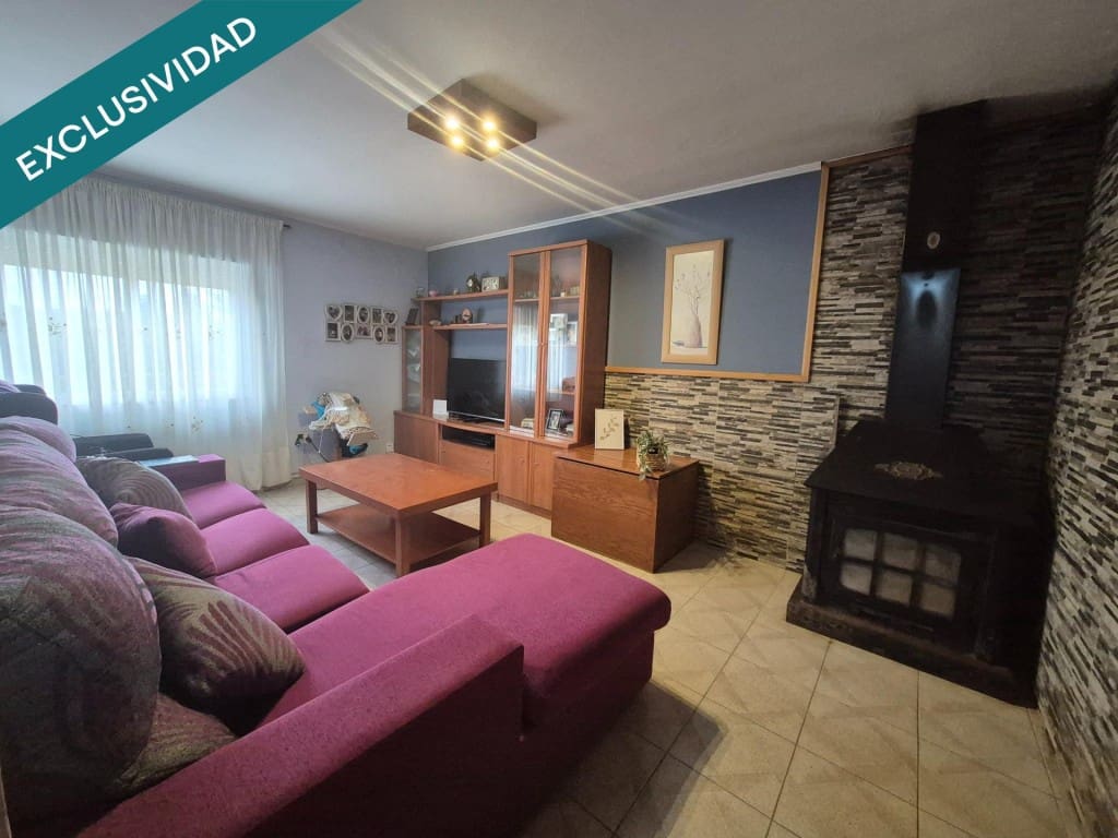 8 bedroom Villa for sale in Naron with garage - € 250,000 (Ref: 9933759)