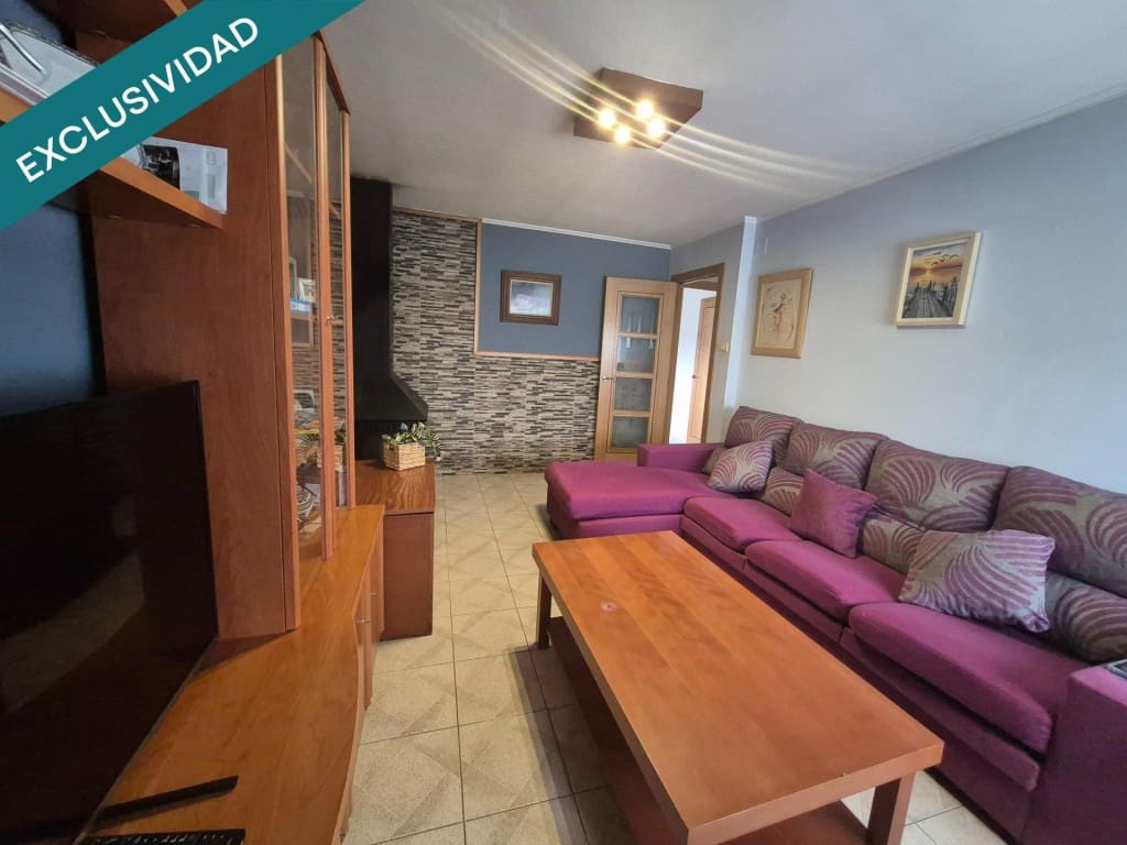 8 bedroom Villa for sale in Naron with garage - € 250,000 (Ref: 9933759)
