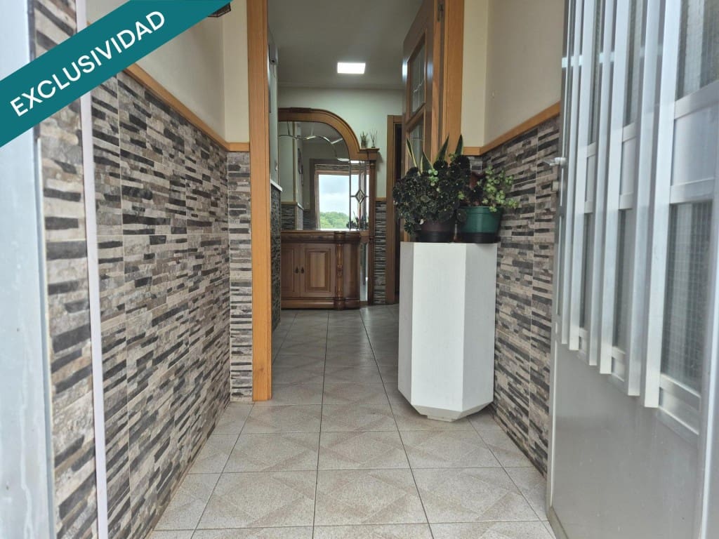 8 bedroom Villa for sale in Naron with garage - € 250,000 (Ref: 9933759)