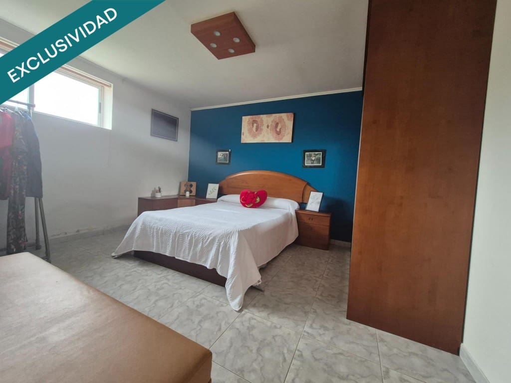 8 bedroom Villa for sale in Naron with garage - € 250,000 (Ref: 9933759)