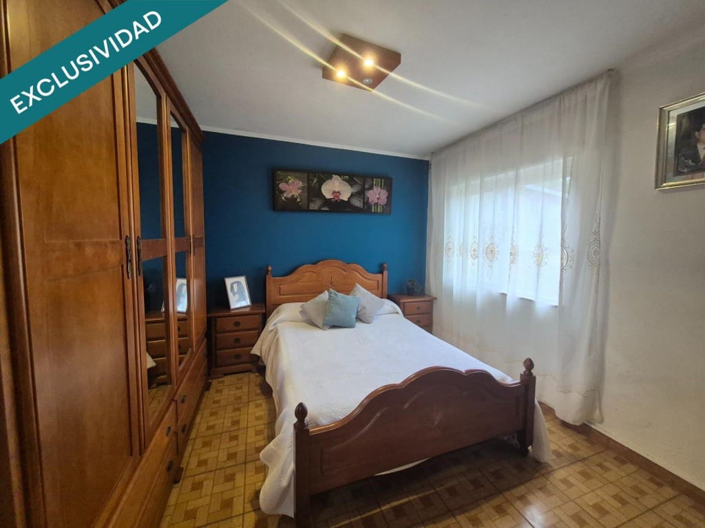 8 bedroom Villa for sale in Naron with garage - € 250,000 (Ref: 9933759)
