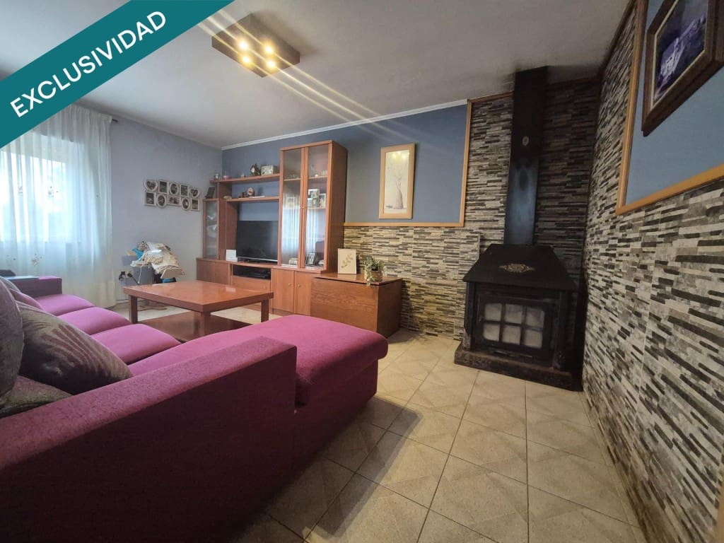 8 bedroom Villa for sale in Naron with garage - € 250,000 (Ref: 9933759)