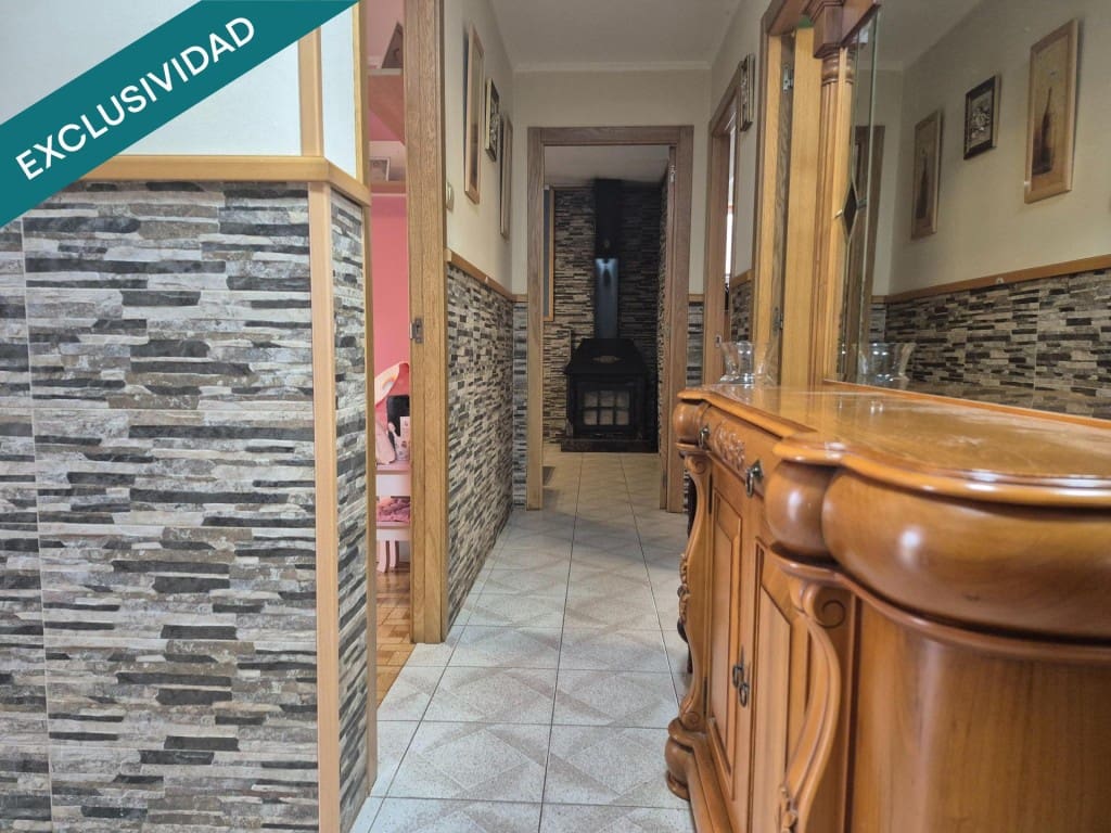 8 bedroom Villa for sale in Naron with garage - € 250,000 (Ref: 9933759)