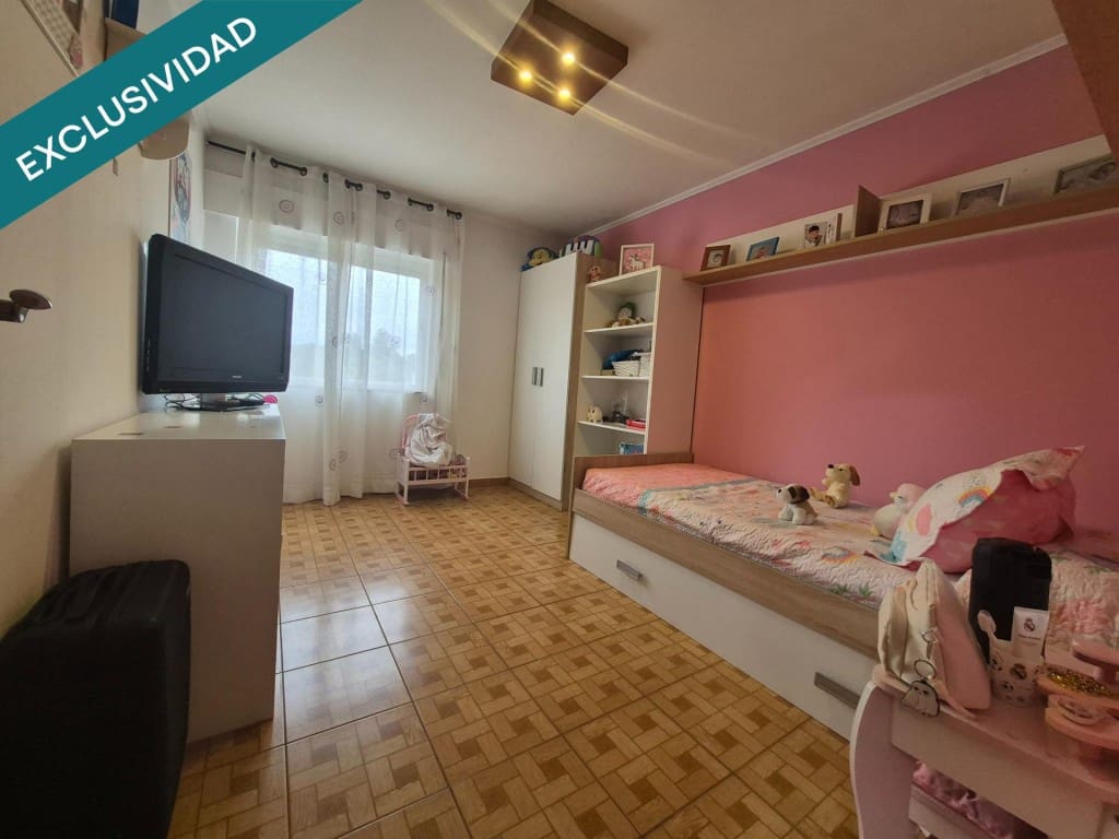 8 bedroom Villa for sale in Naron with garage - € 250,000 (Ref: 9933759)