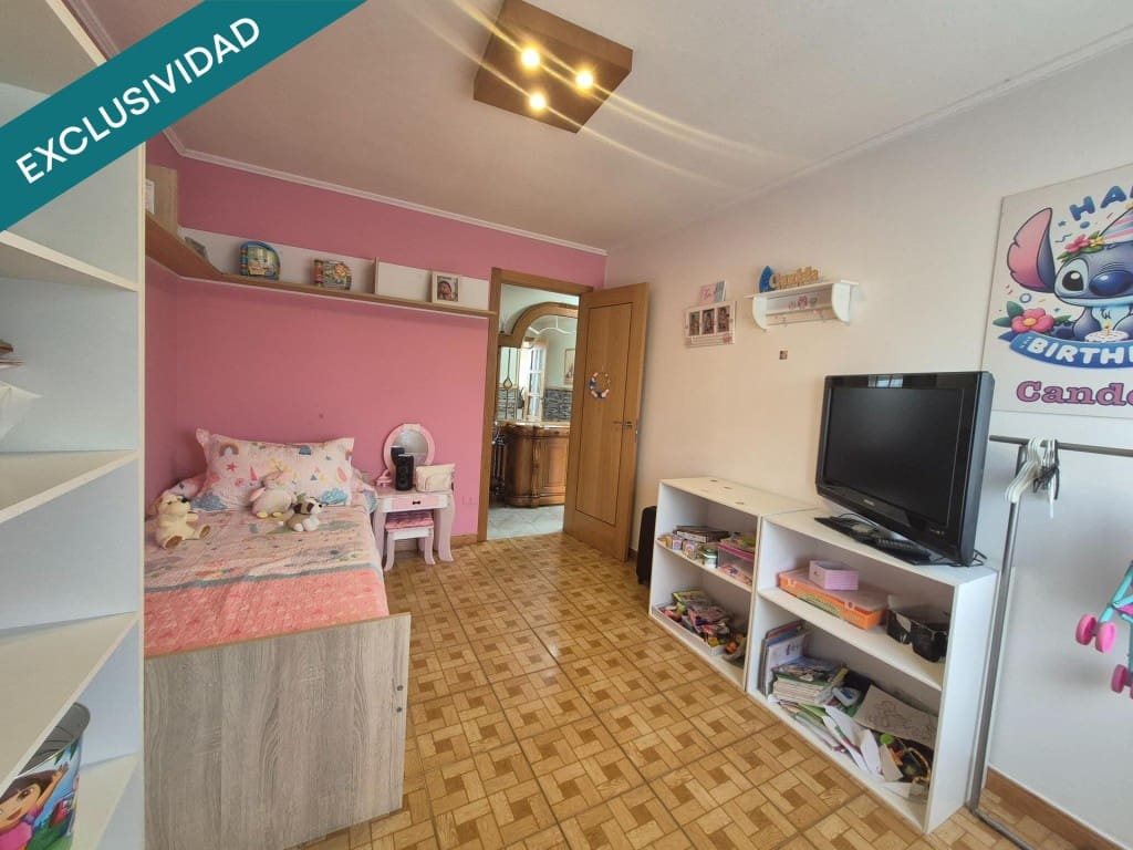 8 bedroom Villa for sale in Naron with garage - € 250,000 (Ref: 9933759)