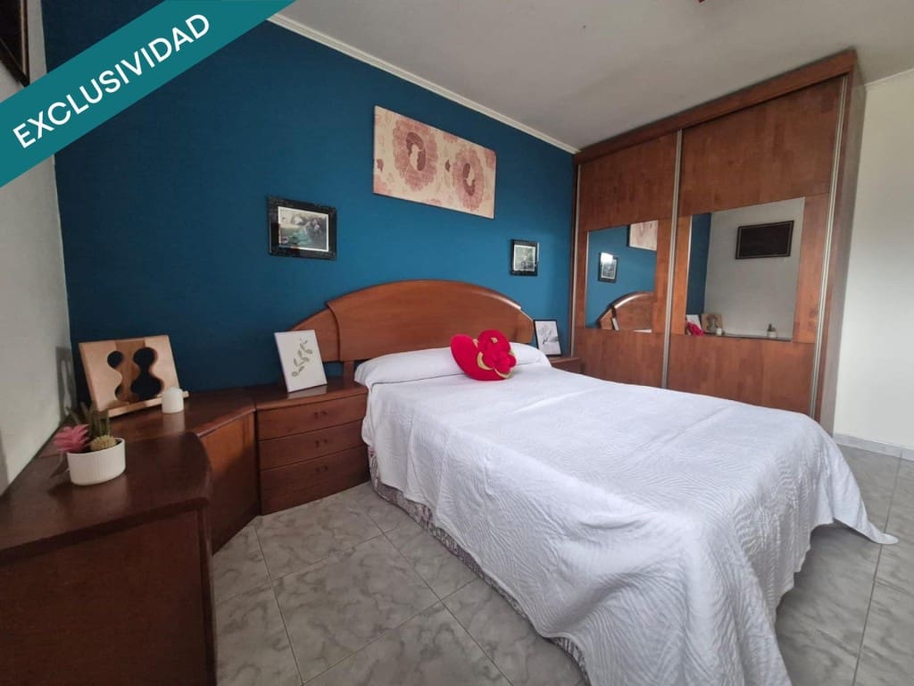 8 bedroom Villa for sale in Naron with garage - € 250,000 (Ref: 9933759)