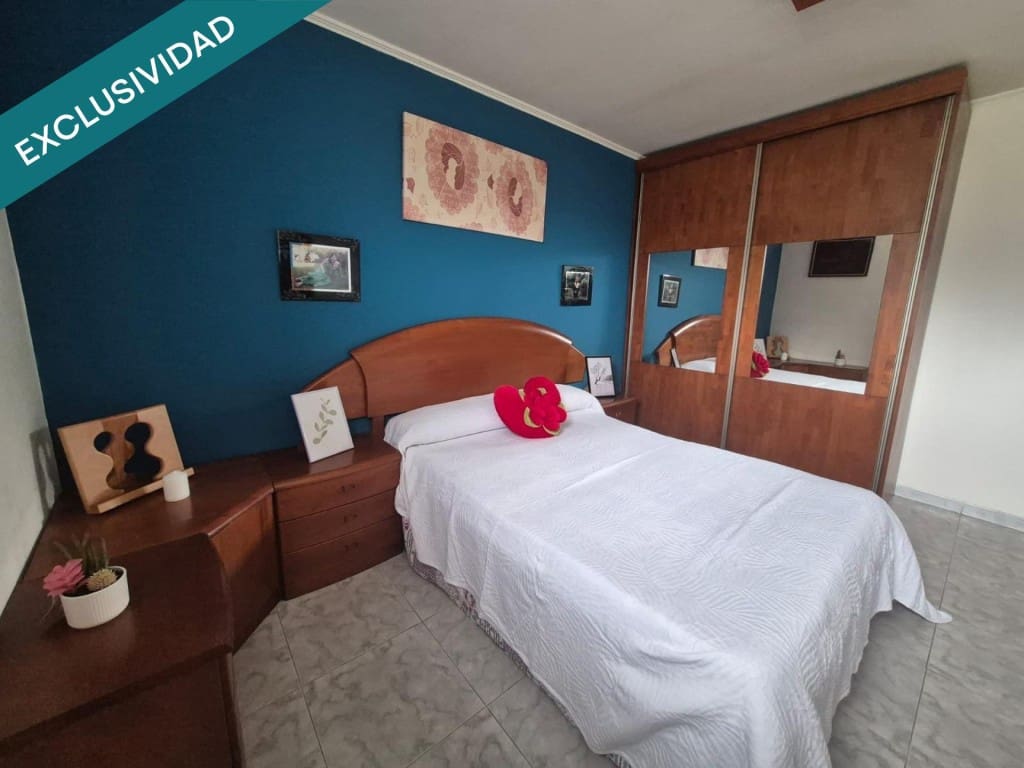 8 bedroom Villa for sale in Naron with garage - € 250,000 (Ref: 9933759)