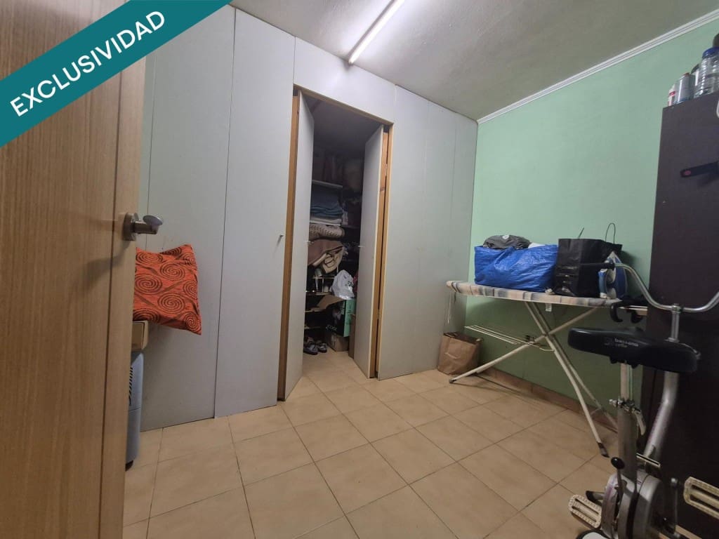 8 bedroom Villa for sale in Naron with garage - € 250,000 (Ref: 9933759)