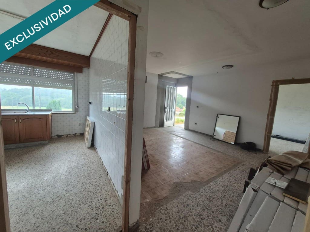 8 bedroom Villa for sale in Naron with garage - € 250,000 (Ref: 9933759)