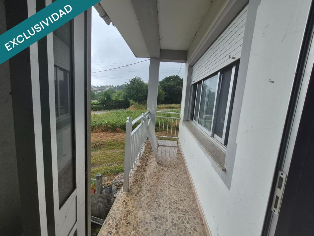 8 bedroom Villa for sale in Naron with garage - € 250,000 (Ref: 9933759)