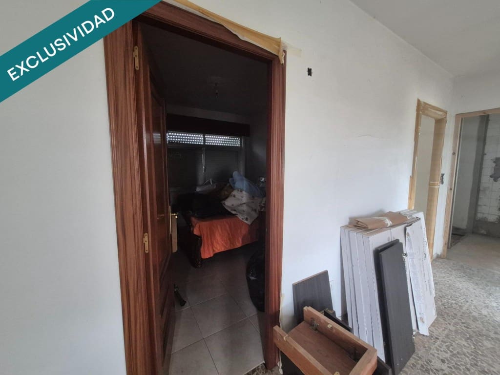 8 bedroom Villa for sale in Naron with garage - € 250,000 (Ref: 9933759)