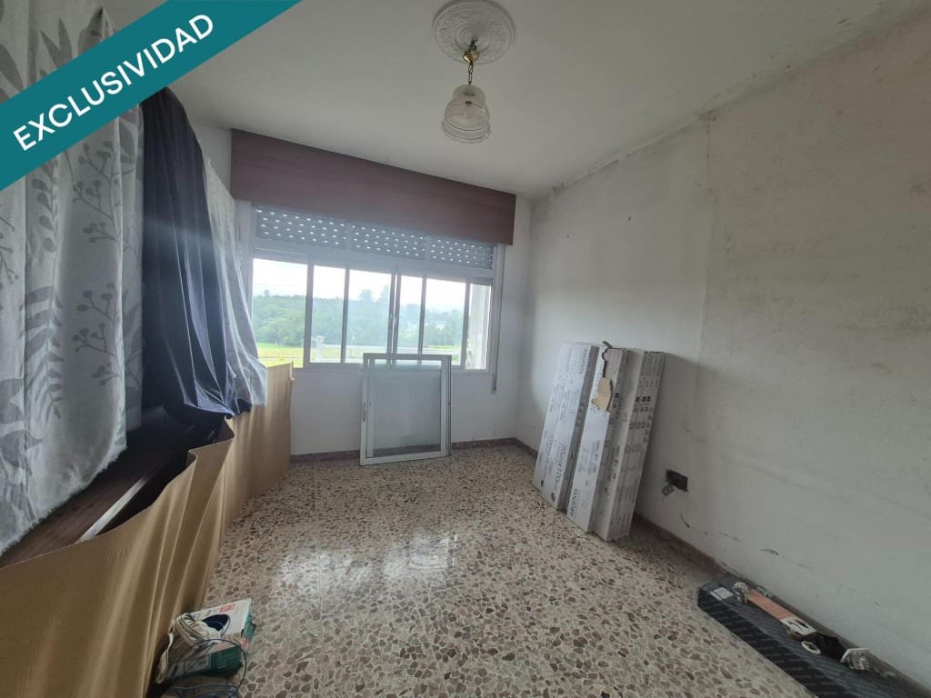 8 bedroom Villa for sale in Naron with garage - € 250,000 (Ref: 9933759)