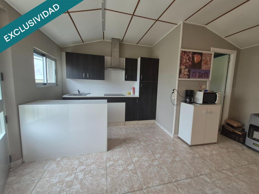8 bedroom Villa for sale in Naron with garage - € 250,000 (Ref: 9933759)