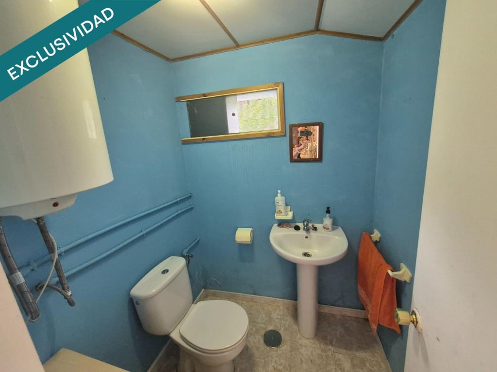 8 bedroom Villa for sale in Naron with garage - € 250,000 (Ref: 9933759)