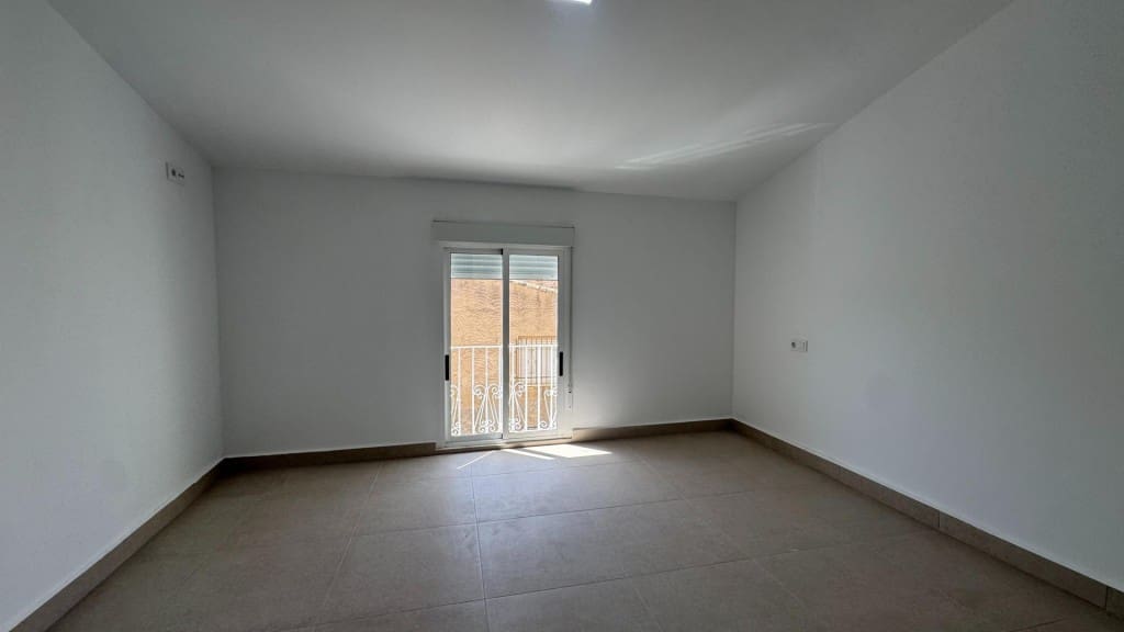 Adosado de 3 habitaciones en Pinoso en venta - 127.995 € (Ref: 9937834)
