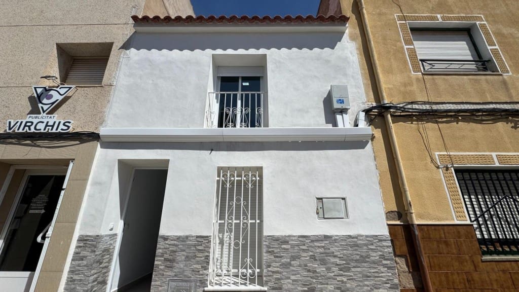 Adosado de 3 habitaciones en Pinoso en venta - 127.995 € (Ref: 9937834)