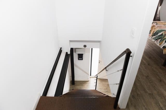 5 slaapkamer Flat te koop in El Poble Sec, Barcelona stad - € 420.000 (Ref: 9939633)