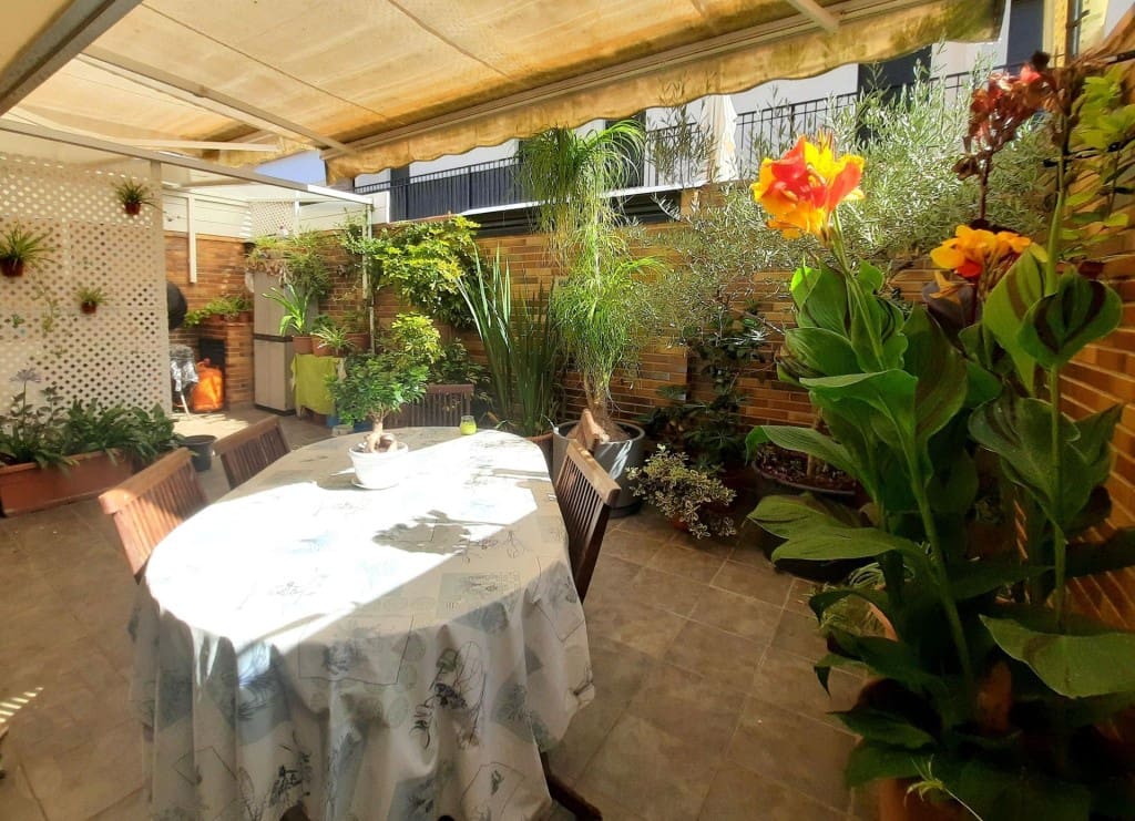 4 Zimmer Reihenhaus zu verkaufen in Sagunto / Sagunt mit Garage - 425.000 € (Ref: 9939634)