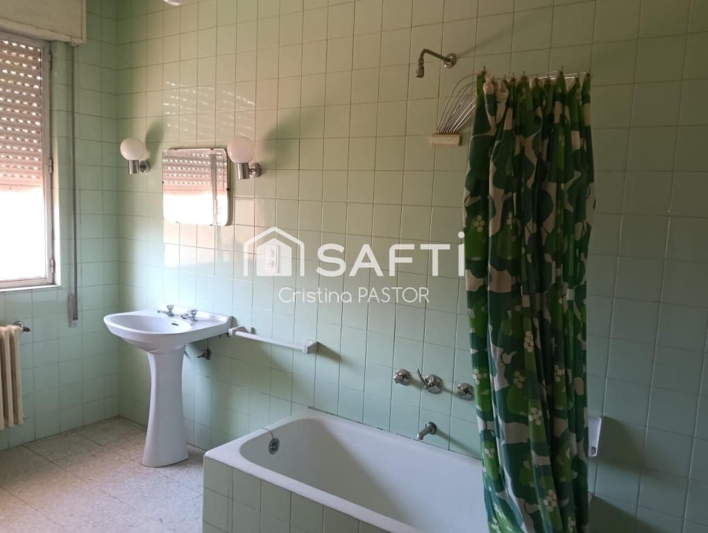 5 bedroom Apartment for sale in Valencia de Don Juan - € 126,000 (Ref: 9939635)