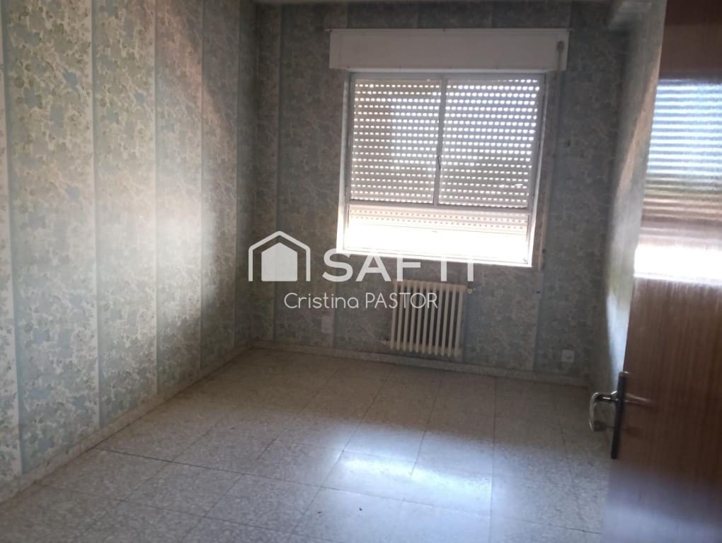 5 bedroom Apartment for sale in Valencia de Don Juan - € 126,000 (Ref: 9939635)