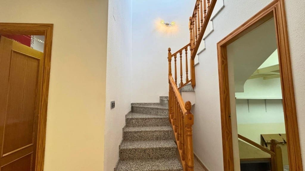 4 quarto Moradia em Banda para venda em Pinoso com garagem - 179 000 € (Ref: 9939637)
