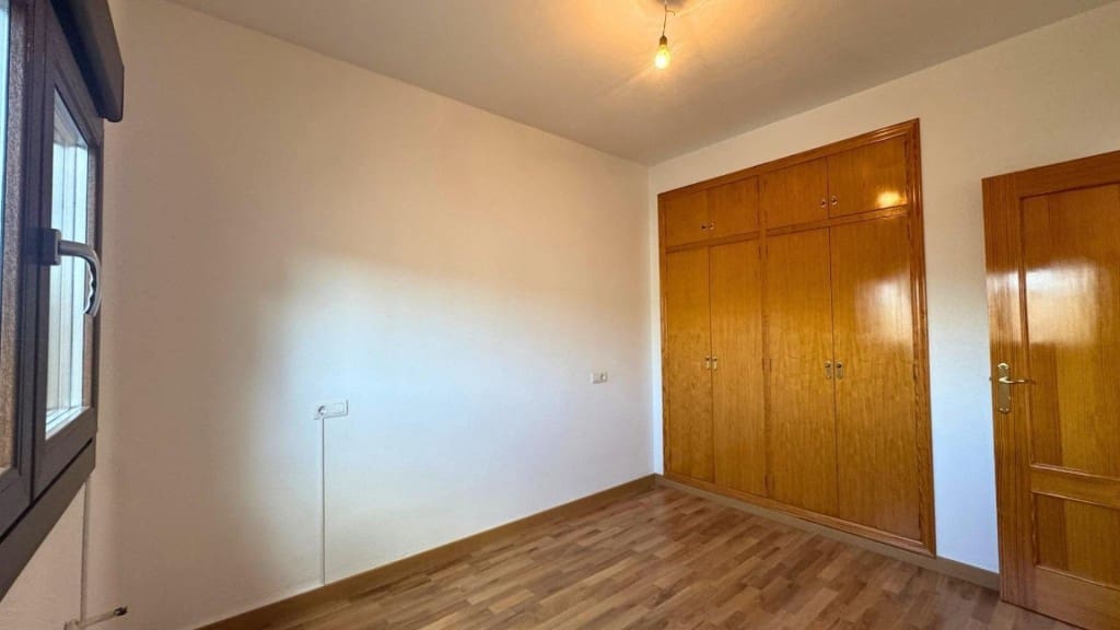 4 quarto Moradia em Banda para venda em Pinoso com garagem - 179 000 € (Ref: 9939637)
