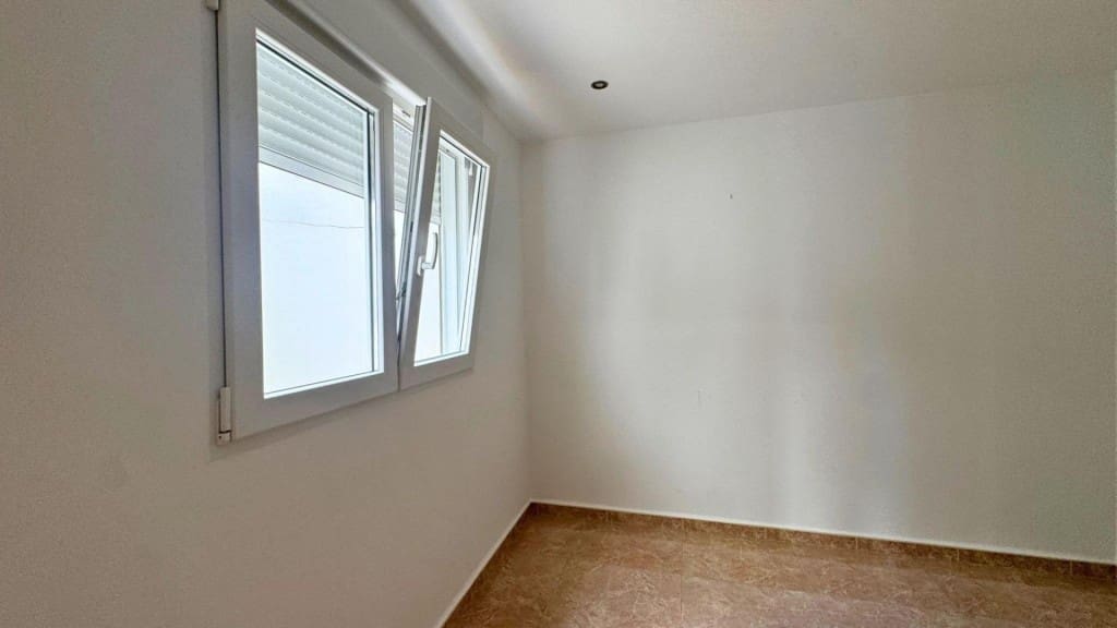 4 quarto Moradia em Banda para venda em Pinoso com garagem - 179 000 € (Ref: 9939637)