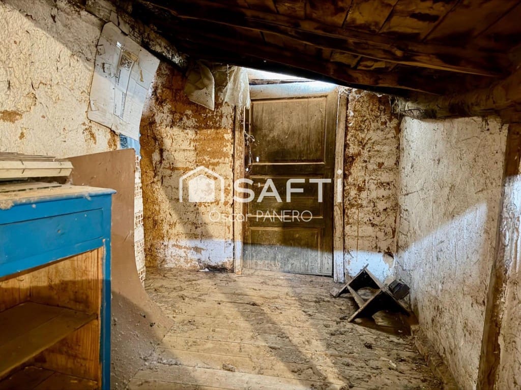 4 sypialnia Willa na sprzedaż w Valverde de la Virgen - 45 000 € (Ref: 9939641)