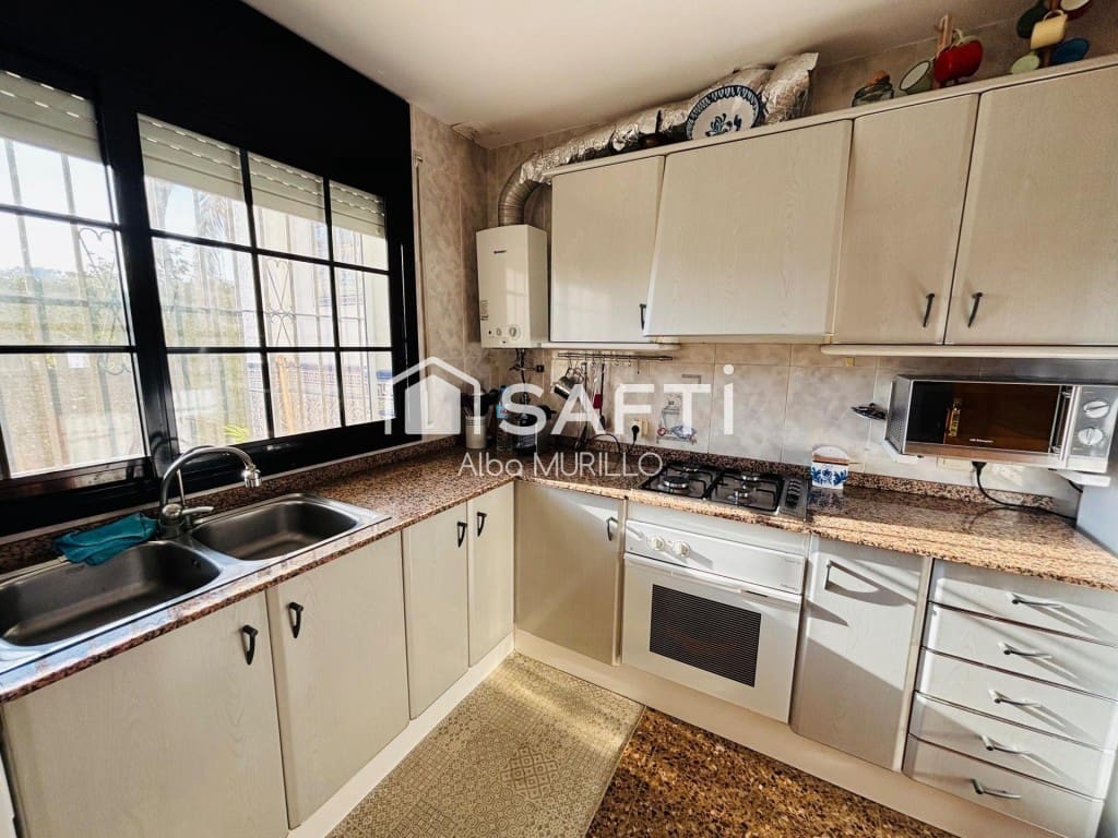 5 soverom Villa til salgs i Sant Pere de Ribes med svømmebasseng garasje - € 489 000 (Ref: 9942022)