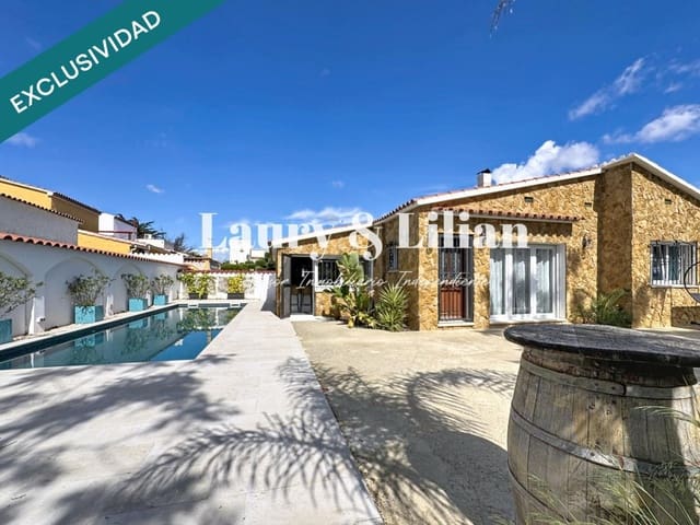 2 soveværelse Villa til salg i Empuriabrava, Castelló d'Empúries med swimmingpool garage - € 519.000 (Ref: 9947524)