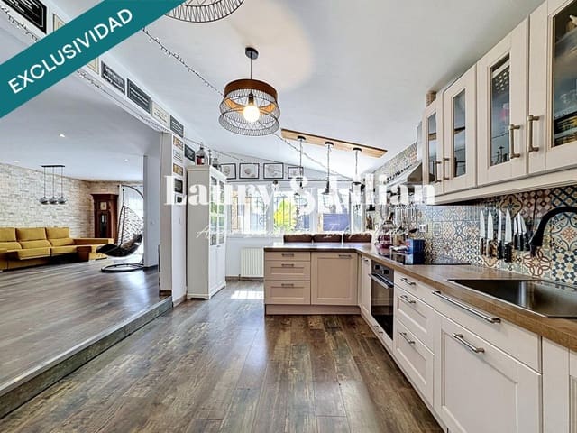 2 soveværelse Villa til salg i Empuriabrava, Castelló d'Empúries med swimmingpool garage - € 519.000 (Ref: 9947524)