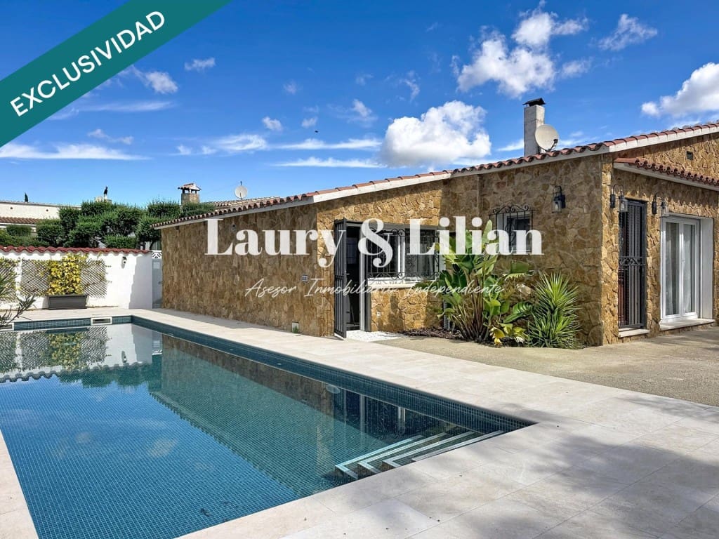 2 soveværelse Villa til salg i Empuriabrava med swimmingpool garage - € 519.000 (Ref: 9947524)