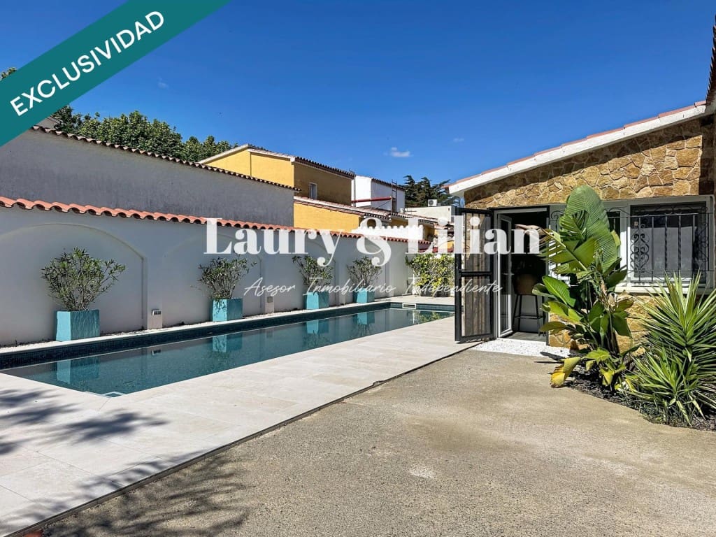 2 soveværelse Villa til salg i Empuriabrava med swimmingpool garage - € 519.000 (Ref: 9947524)
