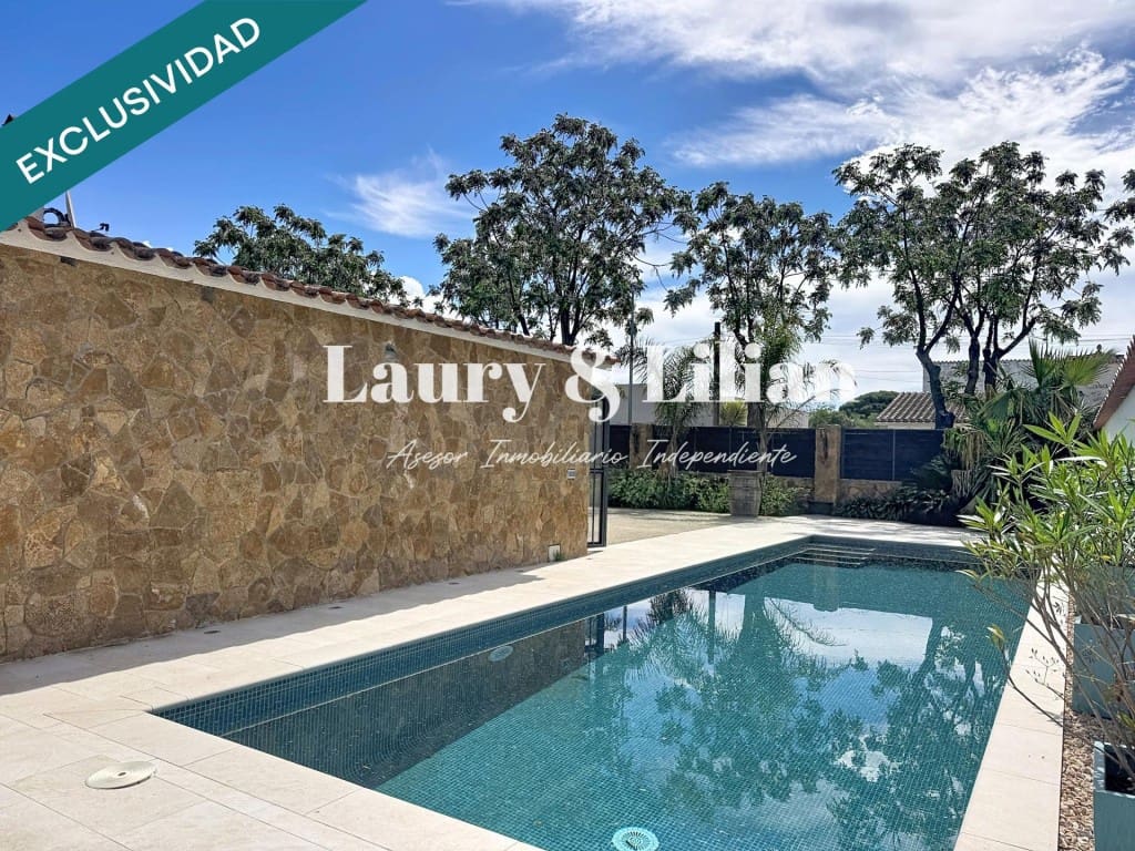 2 soveværelse Villa til salg i Empuriabrava med swimmingpool garage - € 519.000 (Ref: 9947524)
