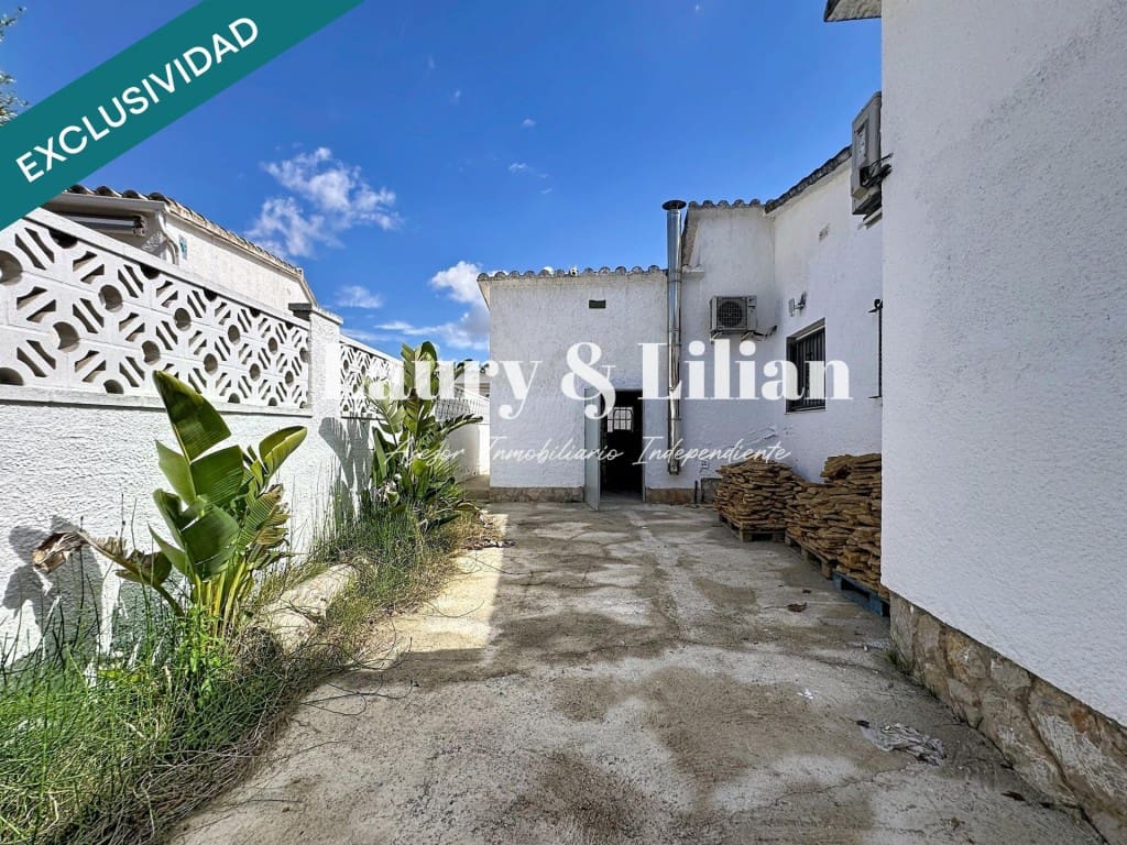 2 soveværelse Villa til salg i Empuriabrava med swimmingpool garage - € 519.000 (Ref: 9947524)