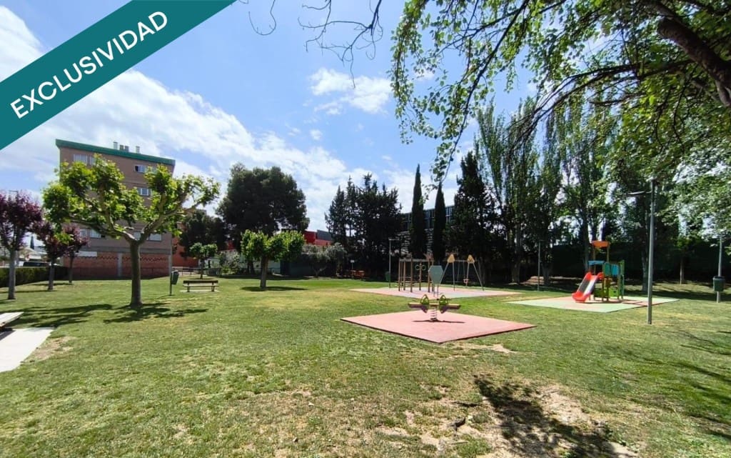 4 quarto Penthouse para venda em Saragoca cidade com piscina garagem - 330 000 € (Ref: 9947525)