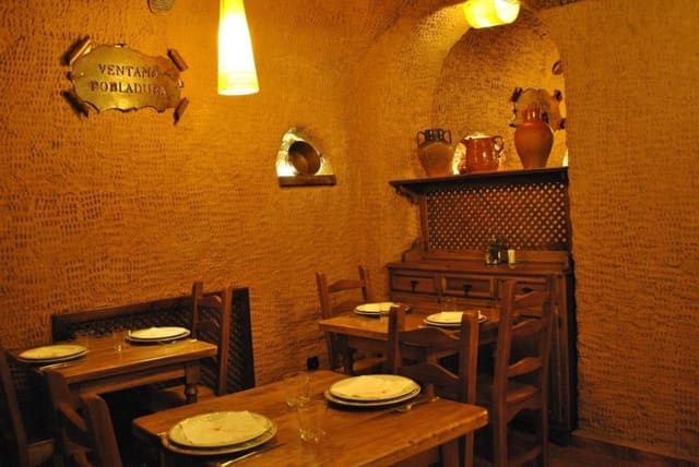 Comercial para venda em Valdevimbre - 400 000 € (Ref: 9947531)