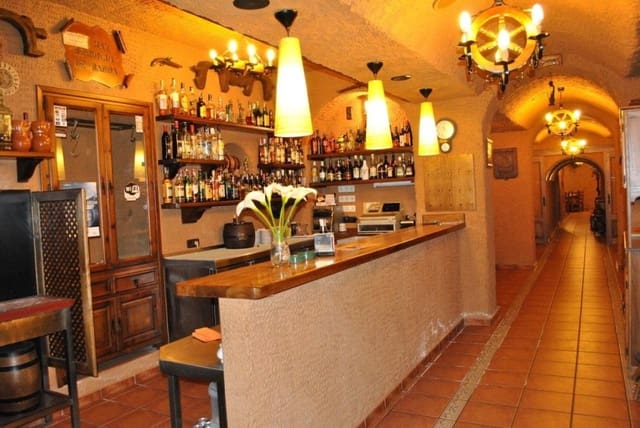 Comercial para venda em Valdevimbre - 400 000 € (Ref: 9947531)