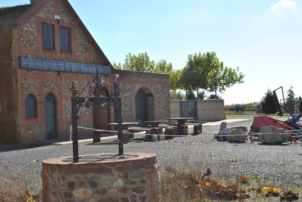 Comercial para venda em Valdevimbre - 400 000 € (Ref: 9947531)