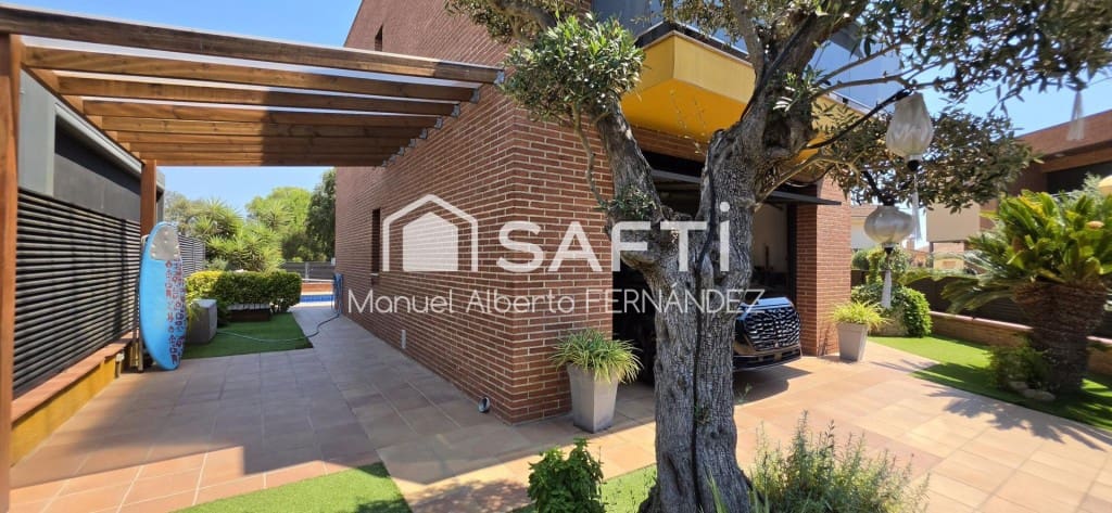 4 sovrum Villa till salu i Lloret de Mar med pool garage - 695 000 € (Ref: 9949436)