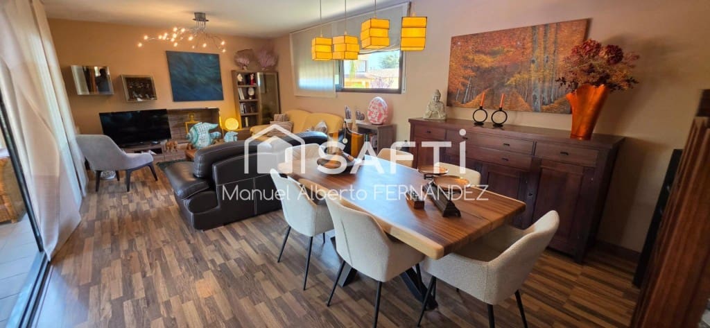 4 sovrum Villa till salu i Lloret de Mar med pool garage - 695 000 € (Ref: 9949436)
