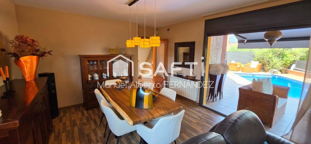 4 sovrum Villa till salu i Lloret de Mar med pool garage - 695 000 € (Ref: 9949436)