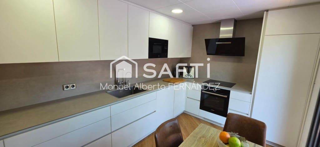 4 sovrum Villa till salu i Lloret de Mar med pool garage - 695 000 € (Ref: 9949436)