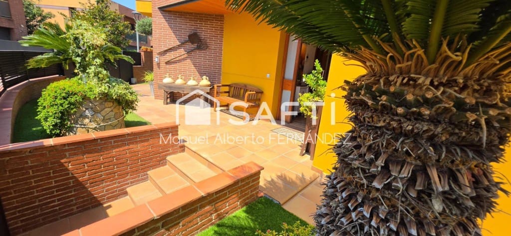 4 sovrum Villa till salu i Lloret de Mar med pool garage - 695 000 € (Ref: 9949436)