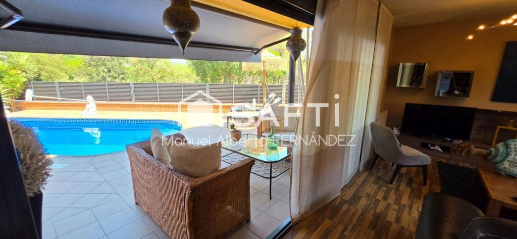 4 sovrum Villa till salu i Lloret de Mar med pool garage - 695 000 € (Ref: 9949436)