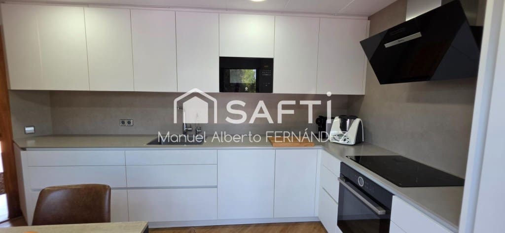4 sovrum Villa till salu i Lloret de Mar med pool garage - 695 000 € (Ref: 9949436)