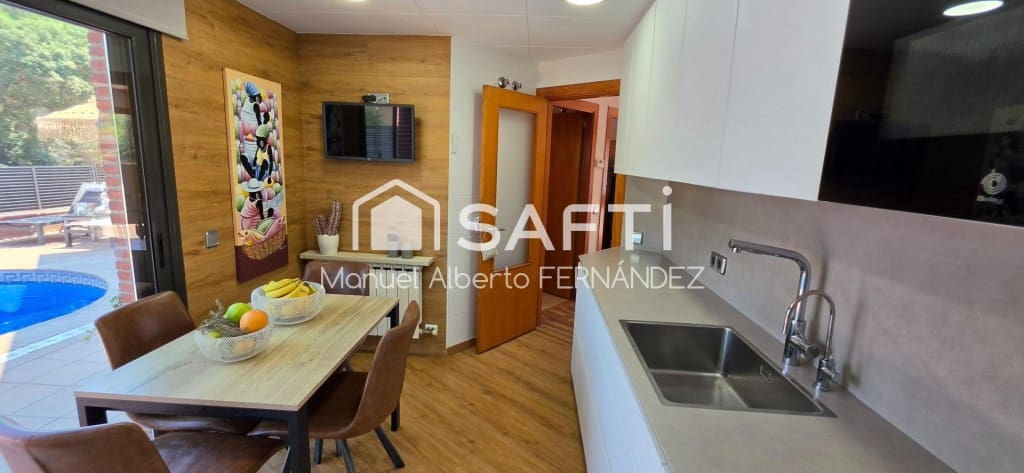 4 sovrum Villa till salu i Lloret de Mar med pool garage - 695 000 € (Ref: 9949436)